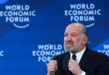 Abuchean en cena de gala de Davos a secretario de Comercio de EU al criticar negocios europeos