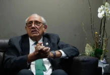 Destituyen al director del CIDE; él se aferra al cargo