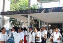 Por falta de pago, médicos y enfermeras toman la Jurisdicción Sanitaria del puerto de Veracruz