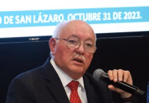 Acude en silla de ruedas David Colmenares a registrarse para reelegirse en la ASF