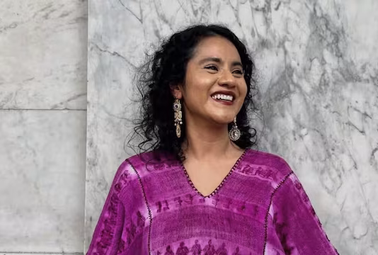 SEP nombra a poeta mixteca como nueva titular de Materiales Educativos