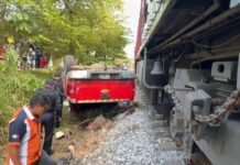 Intenta ganarle al tren en Cosoleacaque y provoca accidente con seis lesionados
