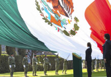 “México es dignidad, valentía y grandeza”: Claudia Sheinbaum en ceremonia por el Día de la Bandera