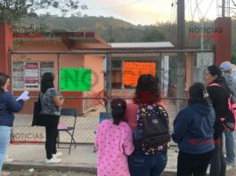 Padres de familia toman primaria en Pacho Viejo y exigen rendición de cuentas de “La Escuela es Nuestra”