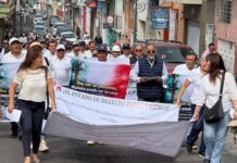 Jubilados de CFE marchan en Xalapa contra reforma al artículo 127; advierten violación a derechos adquiridos