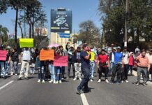 Estudiantes bloquearon la carretera Veracruz–Xalapa para exigir apoyo a deportistas