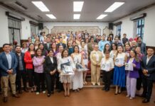 Por su ejemplo de organización y compromiso con la comunidad, xalapeñas recibieron la Medalla Insurgente