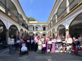 Entregó gobierno municipal de Banderilla la presea: “Niña y mujer extraordinaria 2026”