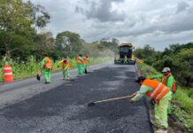 Realiza SICT labores de conservación en carreteras de Veracruz con dos trenes de pavimentación