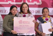 Empeñé mi palabra y aquí estamos: Rocío Nahle entrega recursos directos para emprendedores