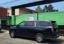 Localizan a más de 200 migrantes dentro de tráiler en corralón de Xalapa