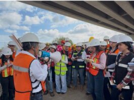 Estudiantes de ingeniería hacen visita técnica al distribuidor vial al puerto de Veracruz