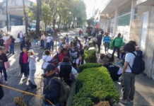 Familiares de desaparecidos mantienen bloqueadas las oficinas de la CEEAIV; acusan que se les revictimiza