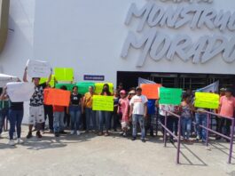 Detienen a dos jóvenes por riña entre porras en Boca del Río; familiares denuncian irregularidades