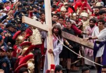 Sobrecupo provoca conato de riña y exhibe fallas en operativo del Viacrucis de Iztapalapa