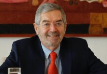 Deja Juan Ramón de la Fuente la SRE por motivos de salud; perfilan a Roberto Velasco como relevo