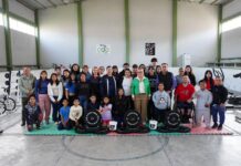En fomento al deporte, atletas de levantamiento de pesas recibieron materiales de entrenamiento