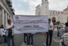 Jubilados de la SEV retoman plantones y acusan fraude en manejo de seguros institucionales