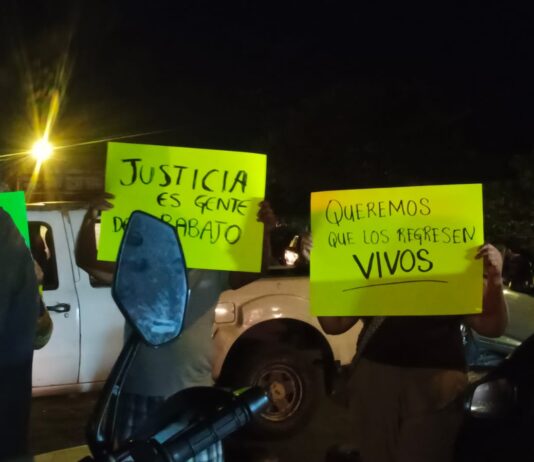 «Queremos que los regresen vivos», dicen taxistas al cerrar carretera 180 en Costa Esmeralda