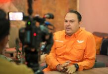 «Cifras alegres y hospitales vacíos»: Luis Carbonell denuncia crisis en salud de Veracruz