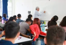 Dejan la universidad más de 250 mil jóvenes cada año, según datos de la SEP