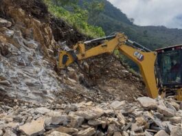 Avanza atención de caminos en Zongolica como parte del programa de reconstrucción carretera