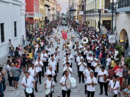 Ayuntamiento de Veracruz celebra a la niñez con espectacular desfile de globoflexia y música en vivo