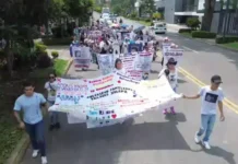 Madres buscadoras marchan en Xalapa; “10 de mayo no es de fiesta, es de lucha y protesta”