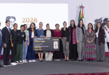 Claudia Sheinbaum presenta a las cuatro ganadoras del concurso Representa a México en la Inauguración del Mundial