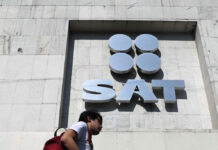 Da de baja el SAT a 19 mil contribuyentes del padrón de importadores; 91, por contrabando y evasión fiscal
