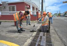 Limpieza preventiva de canales agiliza el desfogue de agua pluvial tras intensas lluvias en Veracruz