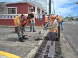 Limpieza preventiva de canales agiliza el desfogue de agua pluvial tras intensas lluvias en Veracruz