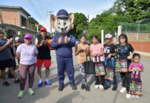 Fomentando un estilo de vida saludable, autoridades municipales participaron en carrera comunitaria