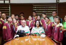 Reconocen a equipo femenil de voleibol de Jáltipan por lograr medalla de oro