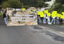 Habitantes de Tlacolulan bloquean la Xalapa-Perote para exigir rehabilitación de carretera estatal