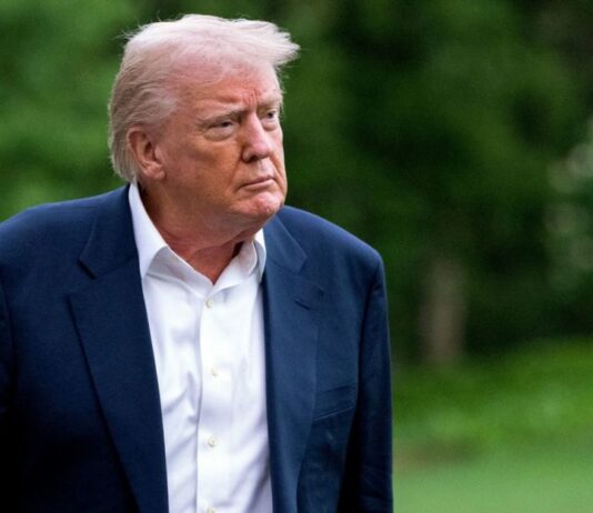 Afirma Trump que EU abatió a líder del Tren de Aragua con ayuda de Venezuela