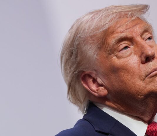 Desde el G7, Trump arremete contra México y dice que Sheinbaum es una mujer “asustada”