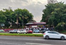 Maestros de la Sección 32 del SNTE toman instalaciones de la SEV para exigir atención a demandas laborales