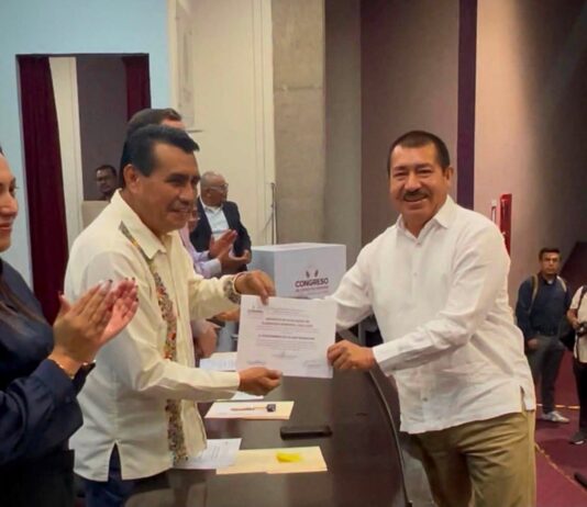 Recibe Pepe Arenas reconocimiento del Congreso de Veracruz por la elaboración de Plan Municipal de Desarrollo