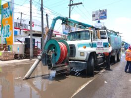 Coadyuva Ayuntamiento de Veracruz para mitigar acumulación de agua en tramo federal a la altura de Las Amapolas