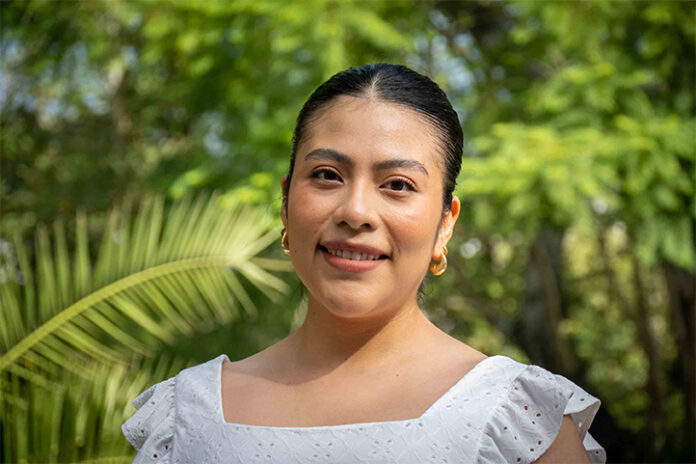 060826-DAVID-Alumna-CIDEA-analiza-larva-con-alto-potencial-1