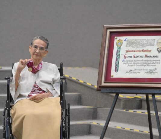 Condecora Congreso del Estado a Gloria Sánchez con la Medalla “Heberto Castillo”