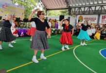 Desfile y Baile de la Alegría celebra a personas adultas mayores en Estancia Garnica
