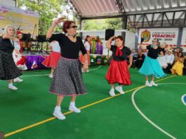 Desfile y Baile de la Alegría celebra a personas adultas mayores en Estancia Garnica