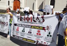 Trabajadores de IMSS-Bienestar se manifiestan en Xalapa; exigen diálogo y respeto a derechos laborales