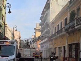 Sofocan Bomberos Municipales de Veracruz incendio en local comercial del Centro Histórico