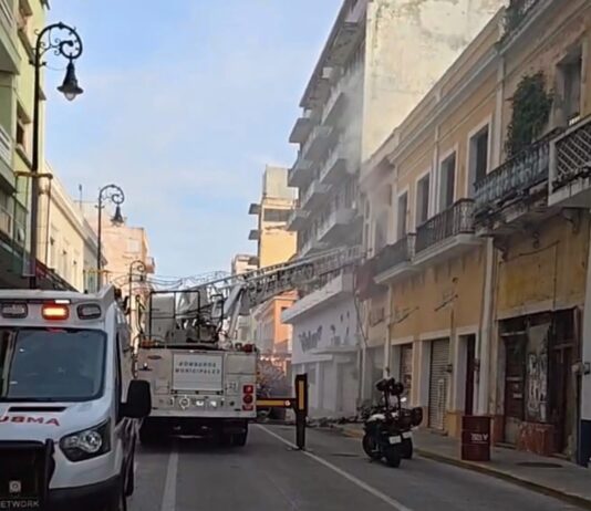 Sofocan Bomberos Municipales de Veracruz incendio en local comercial del Centro Histórico