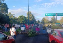 Habitantes de Pacho Viejo bloquean desde temprana hora la carretera Xalapa-Coatepec