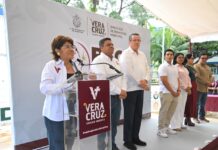 Inicia Rosa María entrega de históricas becas universitarias en la ciudad de Veracruz