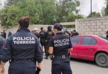 Irrumpen dos ex alumnos en secundaria de Torreón y matan a la subdirectora